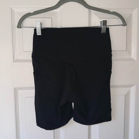 High Waisted Biker Shorts with Pockets 6" Inseam - Picture 3 of 5